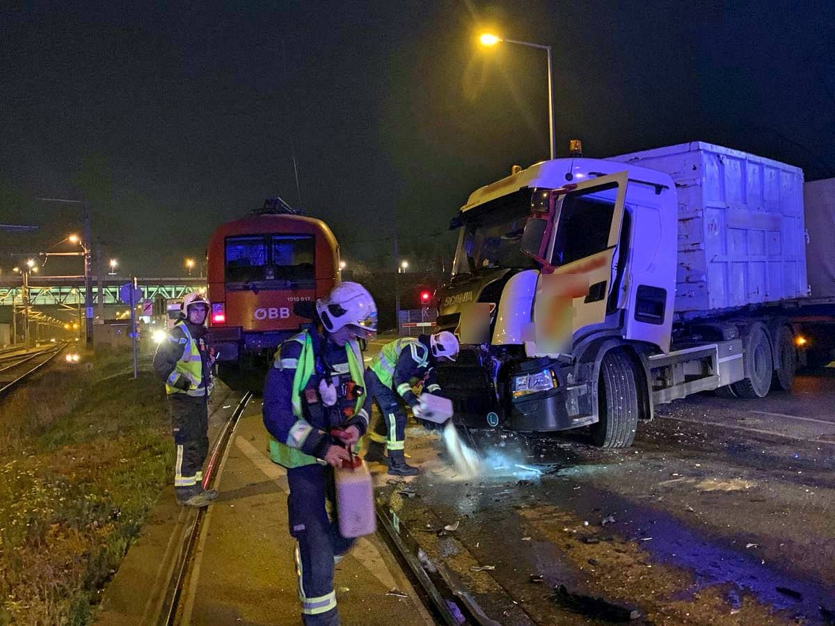 BF Wien: Verkehrsunfall mit Schienenfahrzeug