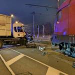 Ein Verletzter bei Zusammenstoß einer E-Lok und eines Lkw in Wien-Leopoldstadt
