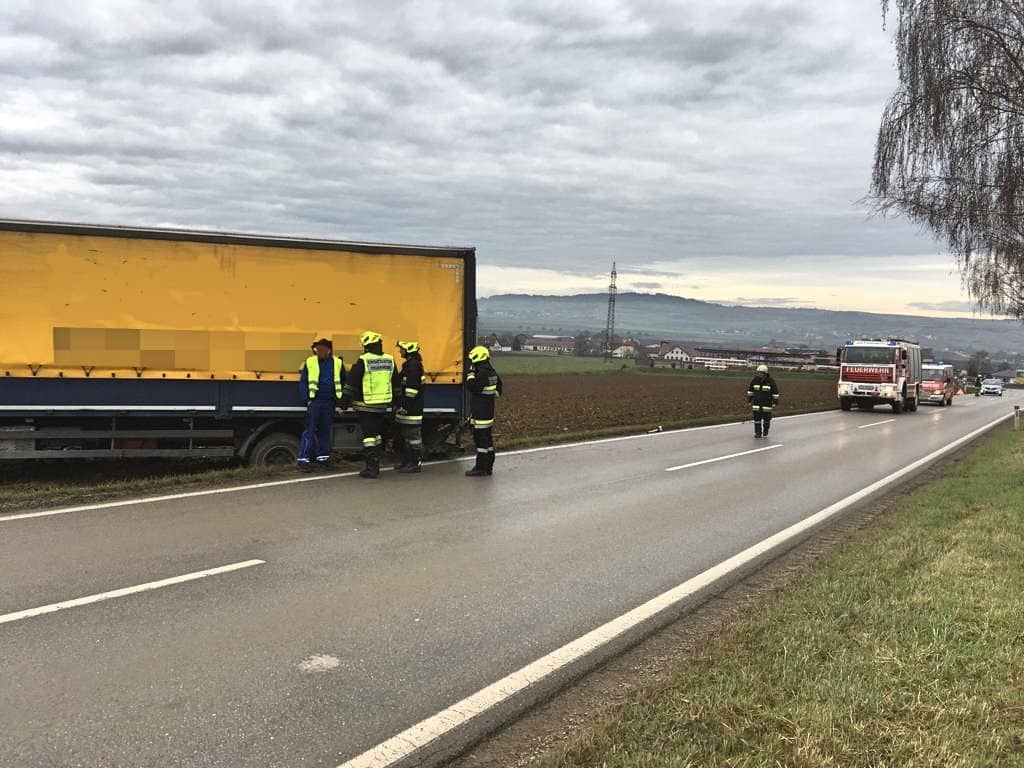 FF Statzendorf: LKW Bergung in Rottersdorf