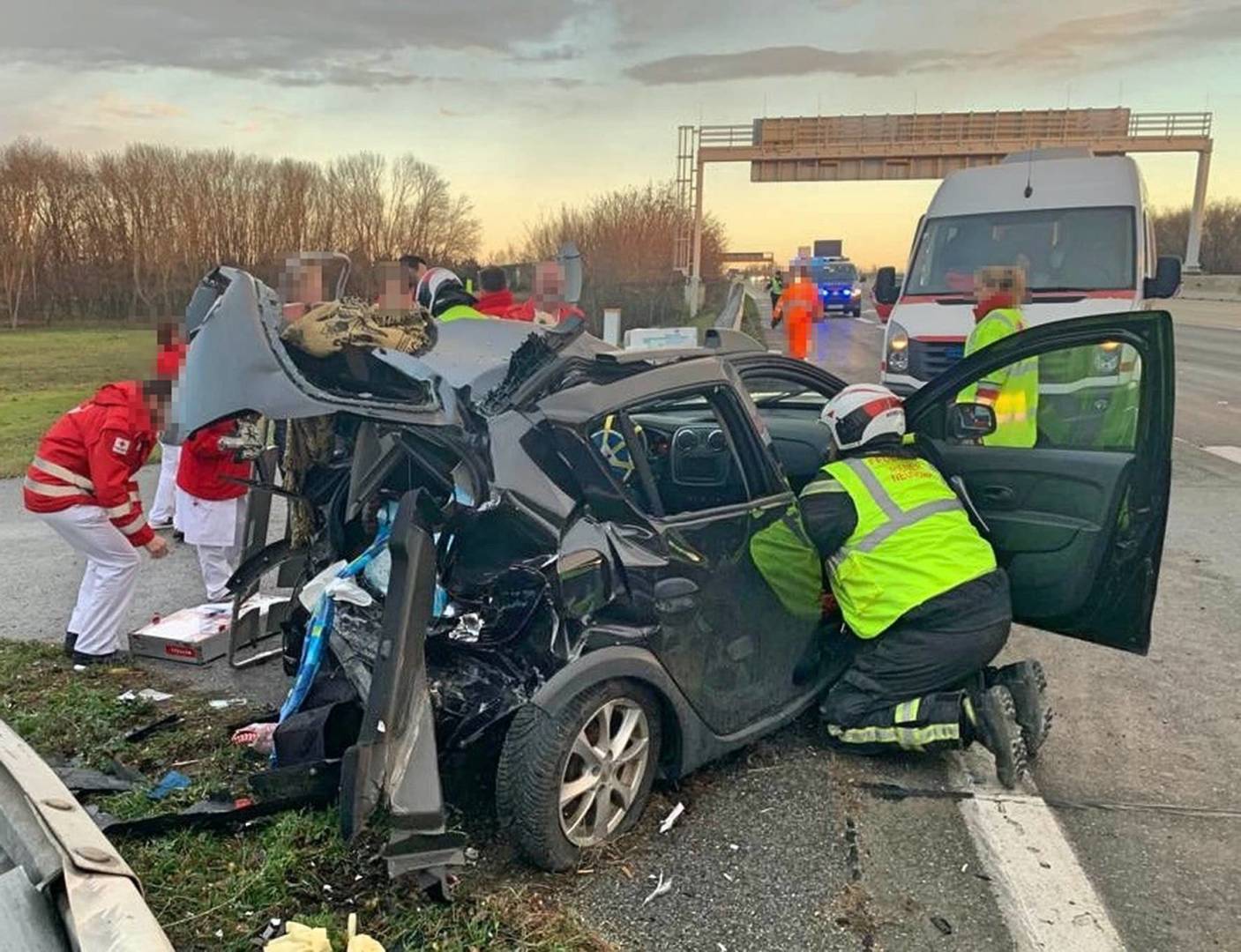 FF Wiener Neudorf: Schwerer Verkehrsunfall fordert Verletzte