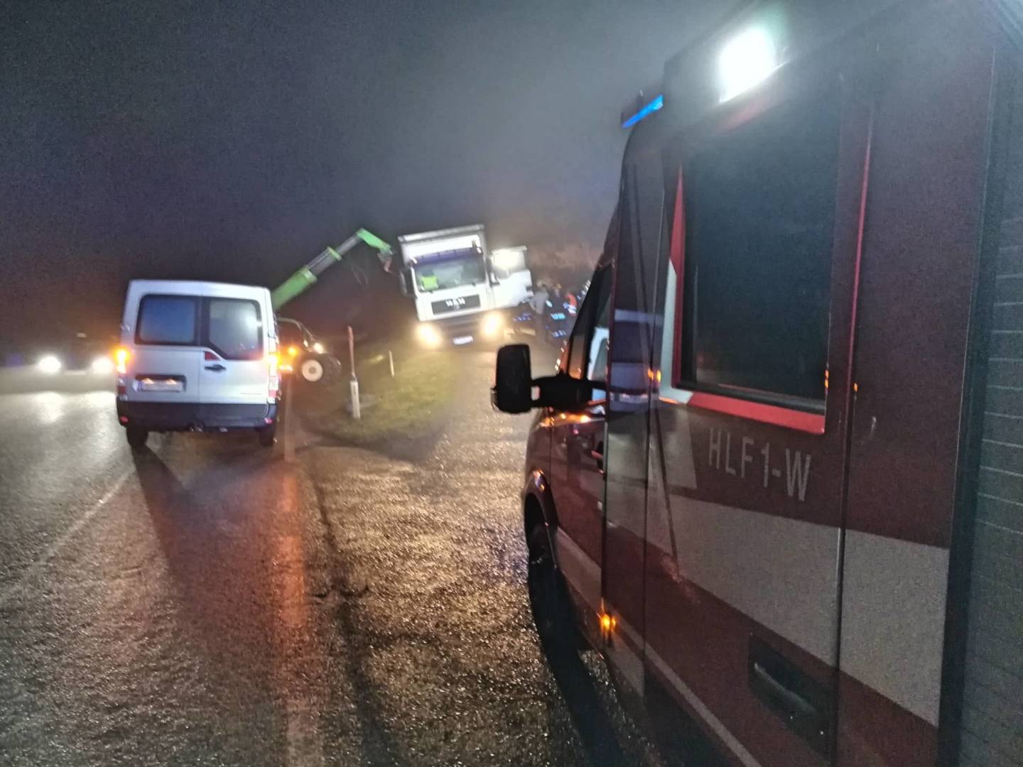 FF Pettendorf: LKW drohte umzustürzen