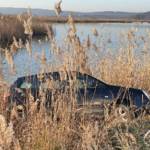 Ungewöhnliche Entdeckung beim Spaziergang - Auto im See