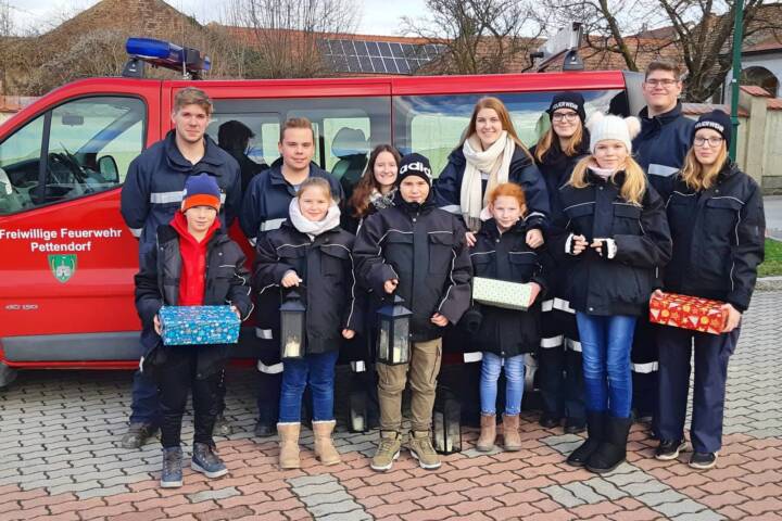 FF Pettendorf: Feuerwehrjugend & Feuerwehr sammeln