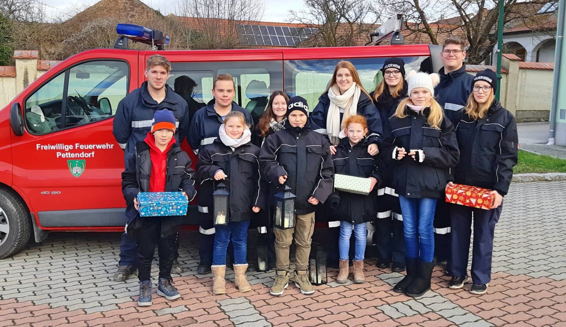 FF Pettendorf: Feuerwehrjugend & Feuerwehr sammeln