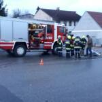 FF Statzendorf: Linienbus rammt Straßenlaterne