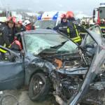 Frontalkollision auf der B320 fordert 3 Verletzte