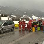 Frontalkollision auf der B320 fordert 3 Verletzte