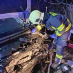 Verkehrsunfall mit 2 Fahrzeugen und vermutlich eingeklemmten Personen auf der L151