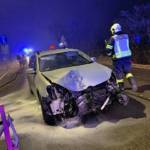 Verkehrsunfall - Pkw rammt Straßenlaterne