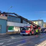 Geländewagen auf A2 bei Wiener Neudorf in Vollbrand