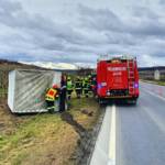 Sturmtief "Petra" lässt Klein-LKW umstürzen