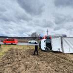 Sturmtief "Petra" lässt Klein-LKW umstürzen