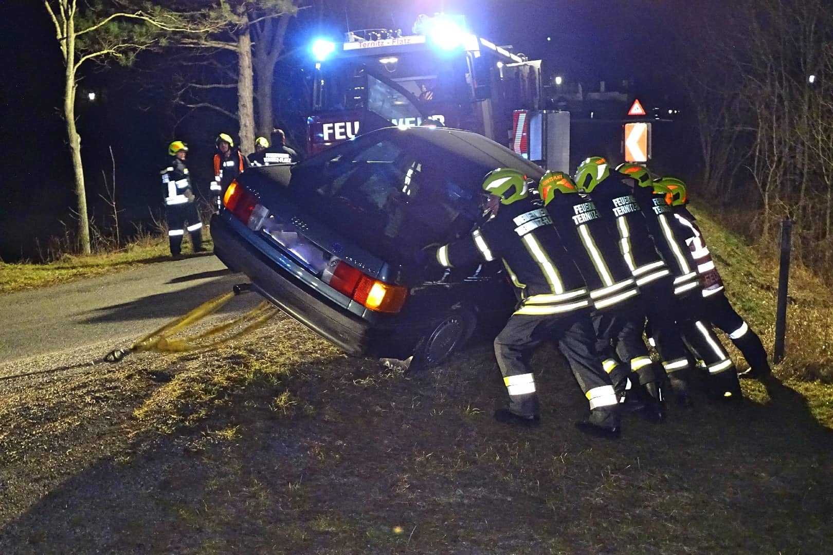 Bezirk Neunkirchen: Fahrzeugbergungen in Ternitz