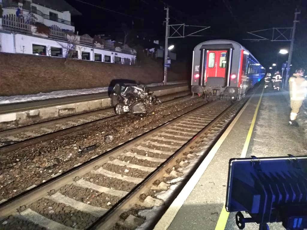 FF Fieberbrunn: Frontalzusammenstoß Personenzug gegen PKW