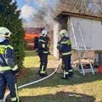 Brandeinsatz für Brunn und Gießhübl - Räucherofen setzt Hütte in Brand