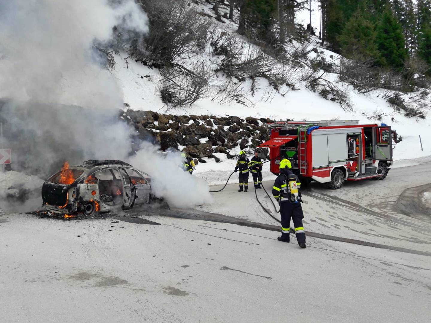 FF Donnersbach: Fahrzeugbrand auf der Planneralmstraße