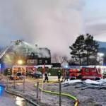 Verheerendes Brandereignis - Fünf Gebäude im Ortszentrum von Obersdorf in Vollbrand