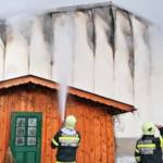 Verheerendes Brandereignis - Fünf Gebäude im Ortszentrum von Obersdorf in Vollbrand