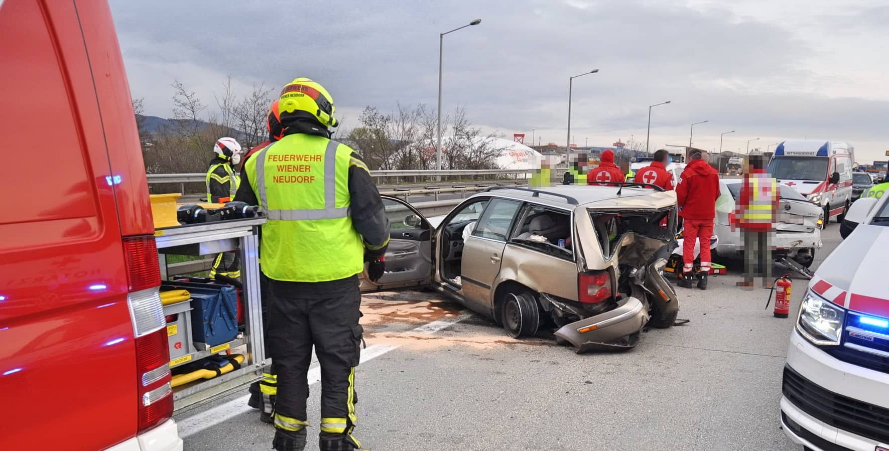 FF Wiener Neudorf: Totalsperre der Südautobahn