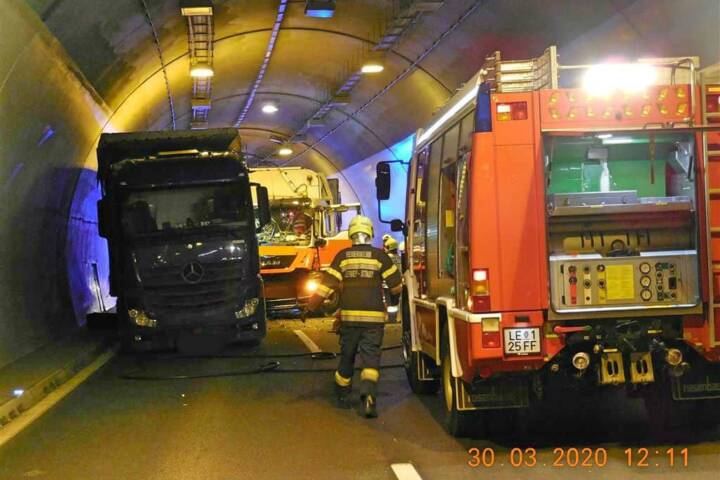 FF Leoben-Stadt: Verkehrsunfall im Massenbergtunnel