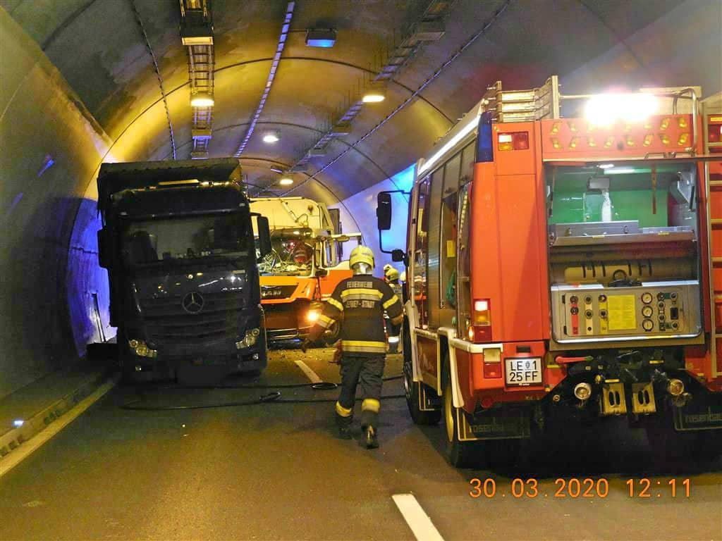 FF Leoben-Stadt: Verkehrsunfall im Massenbergtunnel
