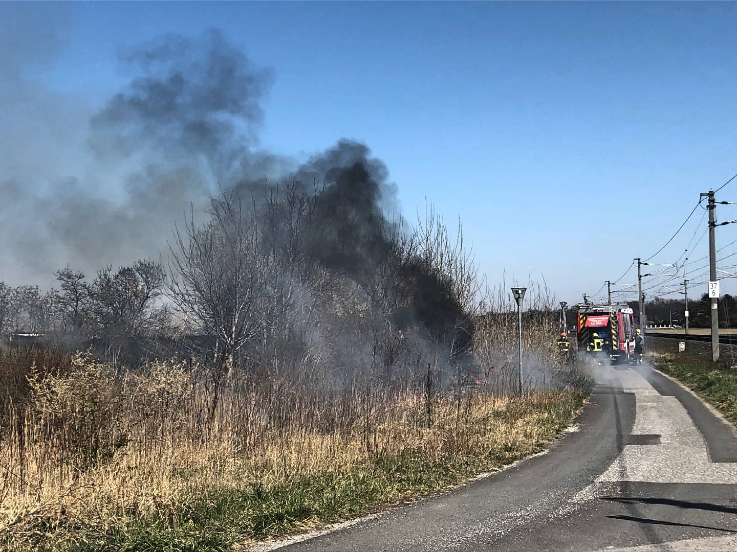 FF Ebenfurth: Flurbrand im Industriegebiet