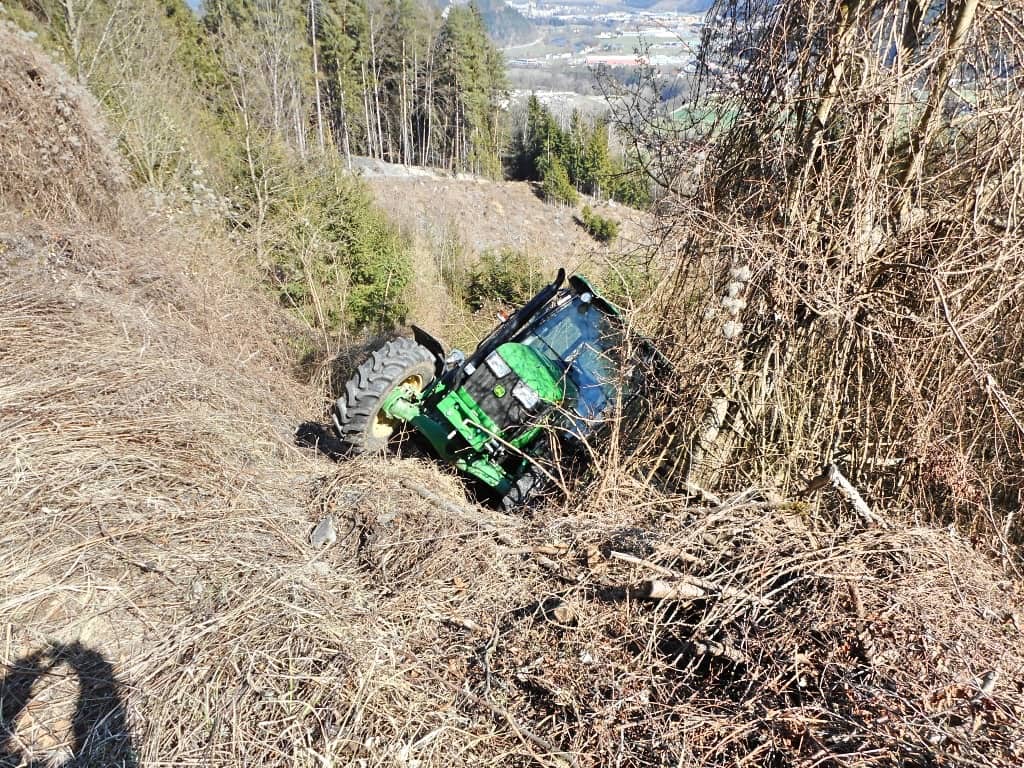 FF Leoben-Stadt: Fahrzeugbergung in Hinterberg