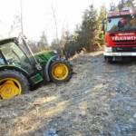 Fahrzeugbergung in Hinterberg - Bergung eines Traktorgespanns
