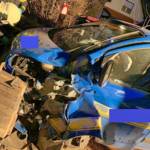 Kleintransporter steckt in Fahrradbrücke