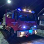 Kleintransporter steckt in Fahrradbrücke