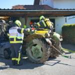 Brand einer Hecke und der angrenzenden Garage