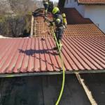 Brand einer Hecke und der angrenzenden Garage