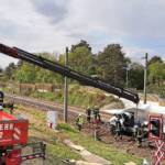 FF Klosterneuburg: Zug erfasste Paketwagen