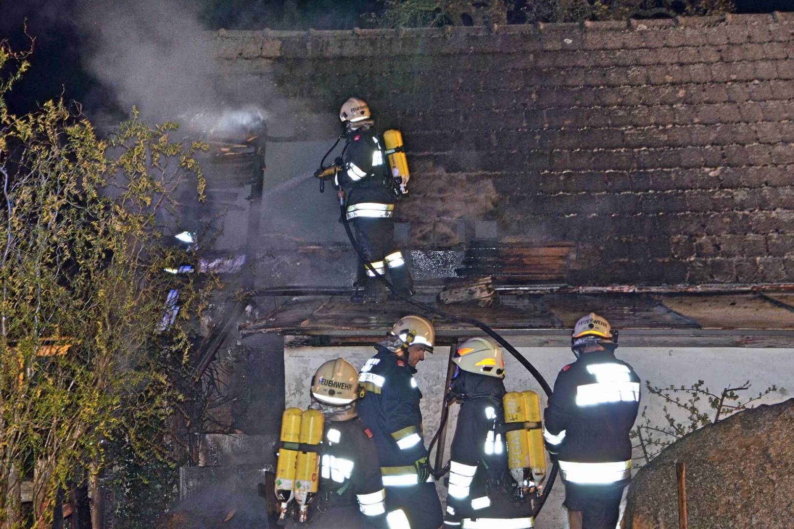 BFK Waidhofen/Thaya: Schuppenbrand rasch gelöscht