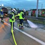 Brennender Kombi auf der A2 in Wiener Neudorf
