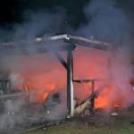 Carport samt Fahrzeuge wurde Raub der Flammen – Wohnhaus gerettet