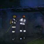 Carport samt Fahrzeuge wurde Raub der Flammen – Wohnhaus gerettet