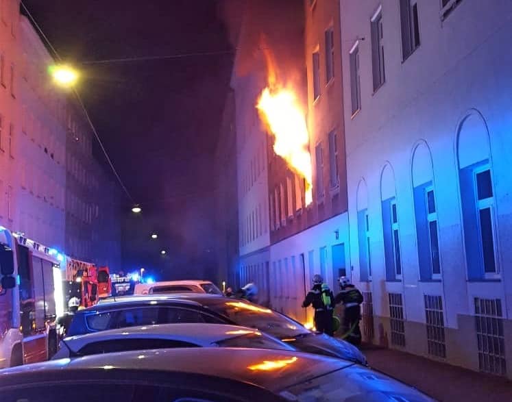 BF Wien: Zimmerbrand mit Flüssiggasflasche