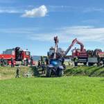 Schwerer Verkehrsunfall zwischen LKW und Traktor