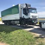 Schwerer Verkehrsunfall zwischen LKW und Traktor