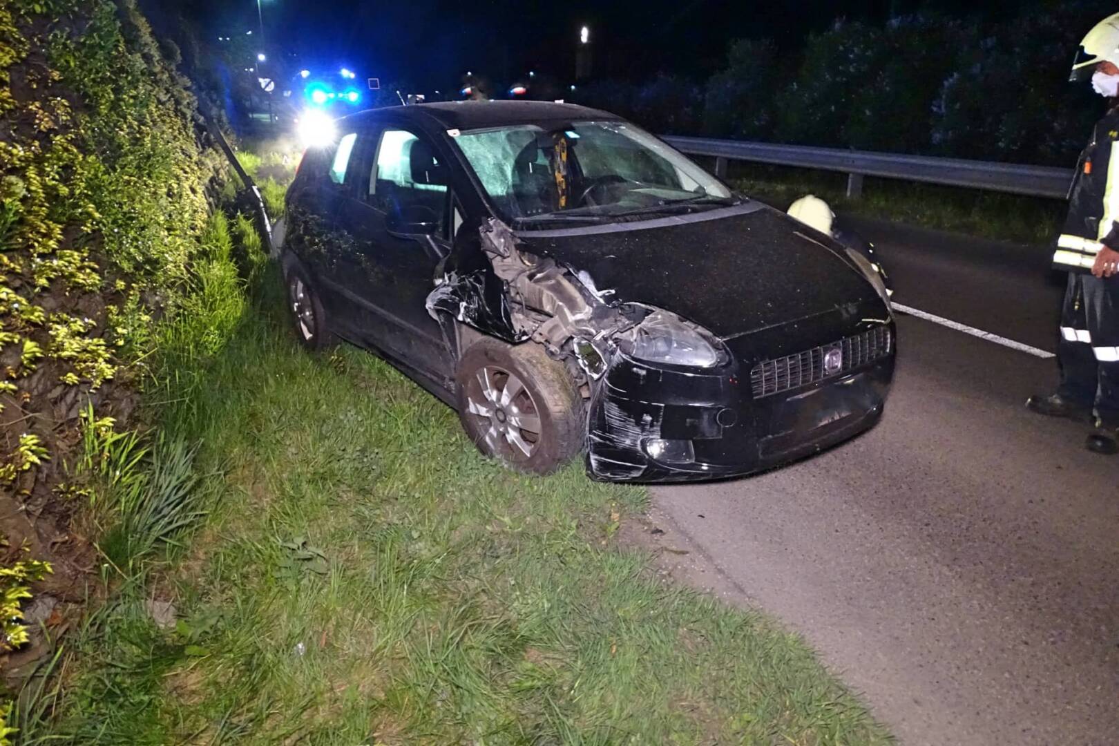 Bezirk Neunkirchen: Verkehrsunfall – Fahrer verschwunden