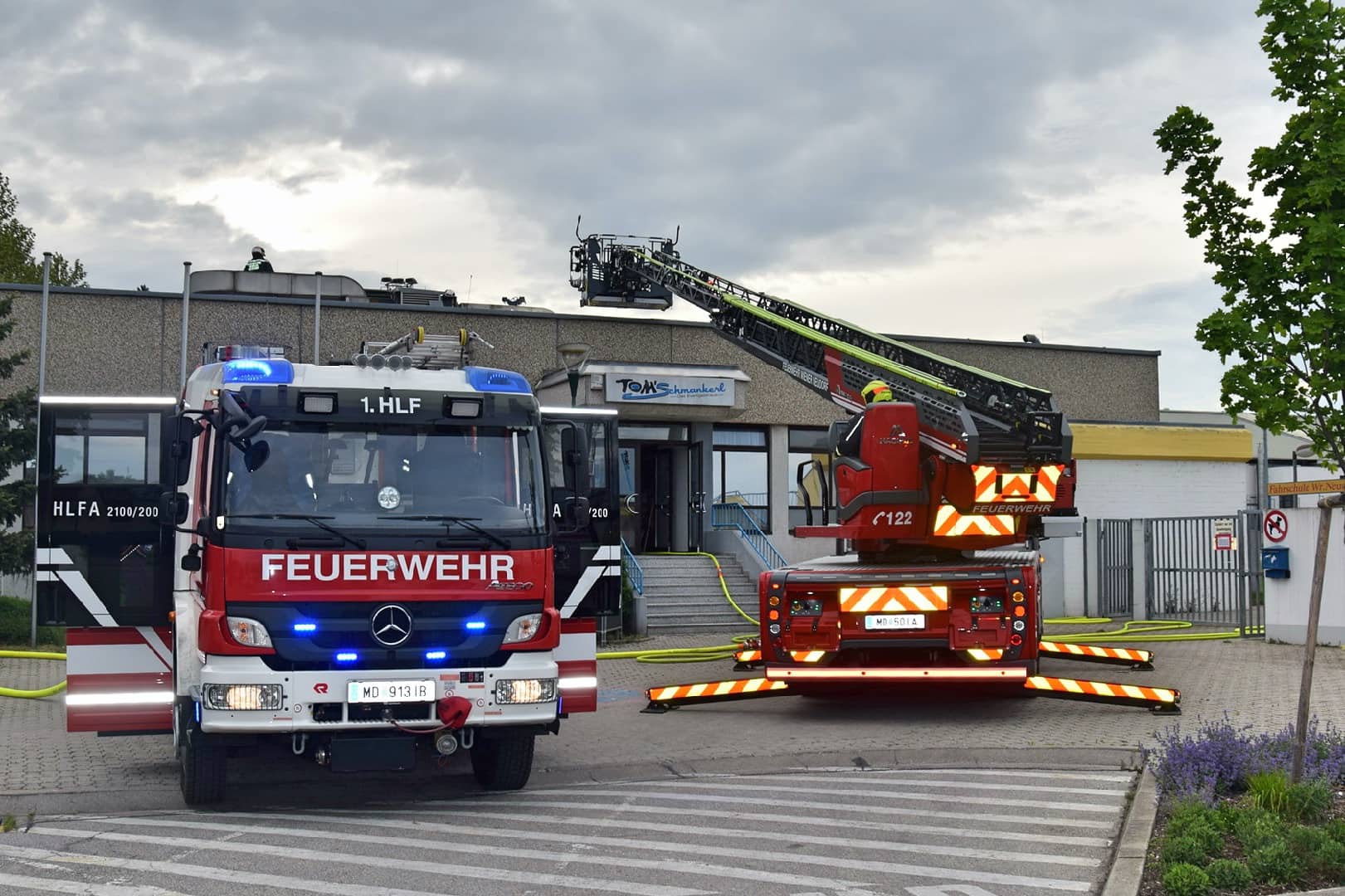 FF Wiener Neudorf: Brandeinsatz im Freizeitzentrum