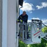 Rettungsaktion der Feuerwehr mittels Drehleiter