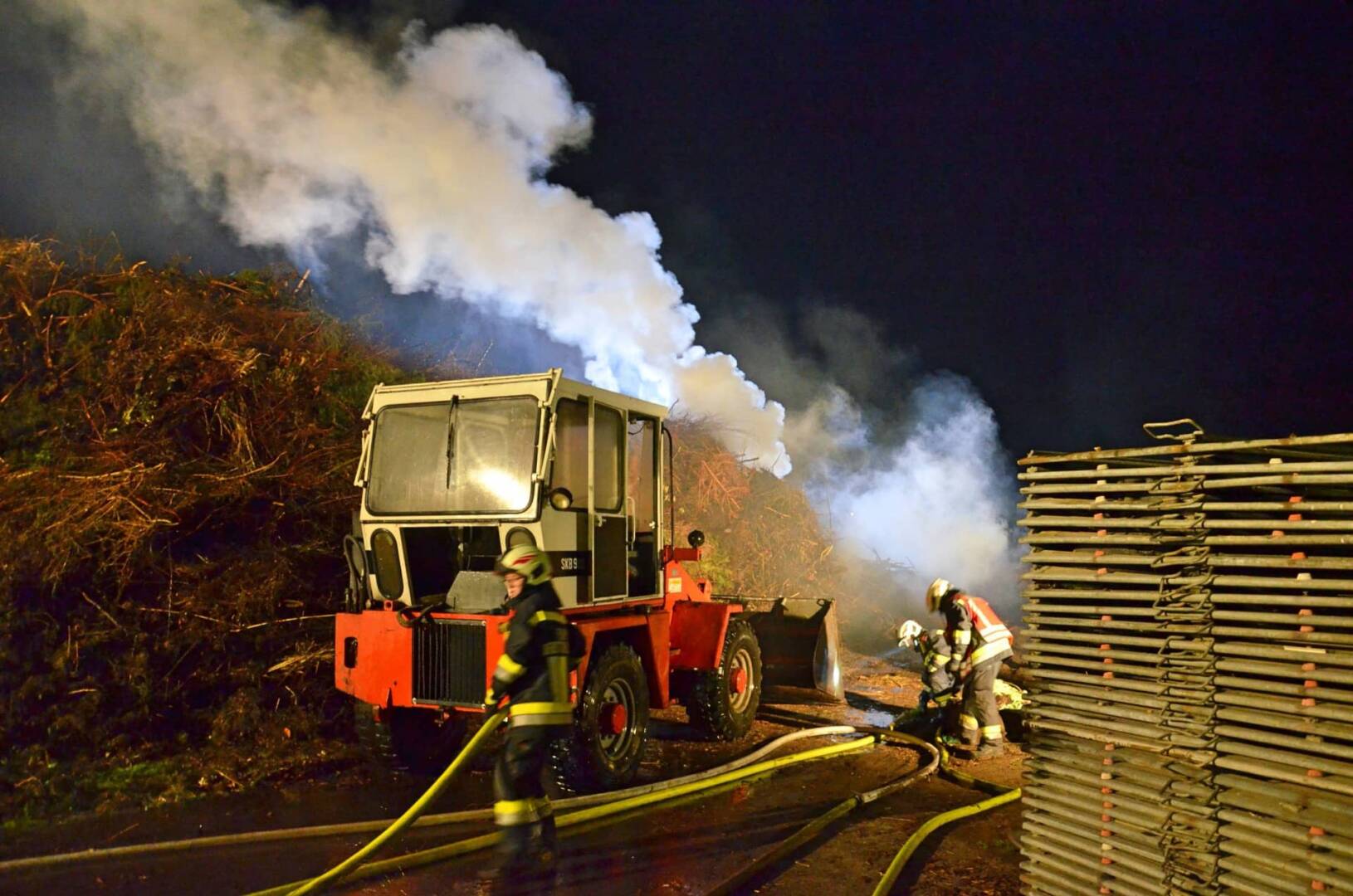 BFV Deutschlandsberg: Staudenhaufenbrand bei Gärtnerei