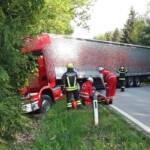 Schwerer Verkehrsunfall mit Sattelzug auf der B137