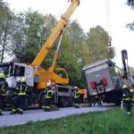 Schwerer Verkehrsunfall mit Sattelzug auf der B137