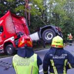 Schwerer Verkehrsunfall mit Sattelzug auf der B137