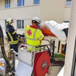 Menschenrettung über Teleskopmastbühne