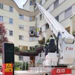 Menschenrettung über Teleskopmastbühne