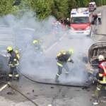 Fahrzeugbrand nach Frontalzusammenstoß